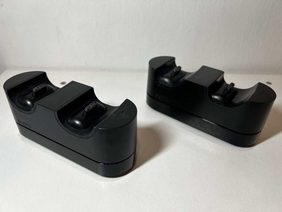 2x Statie incarcare manete PS4