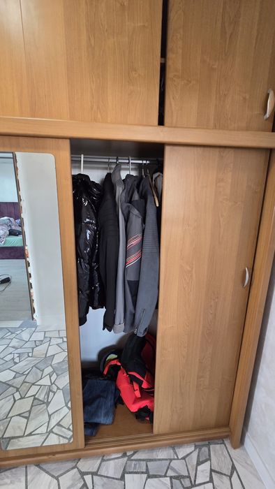 Гардероб трикрилен, плъзгащи врати СПЕШНО