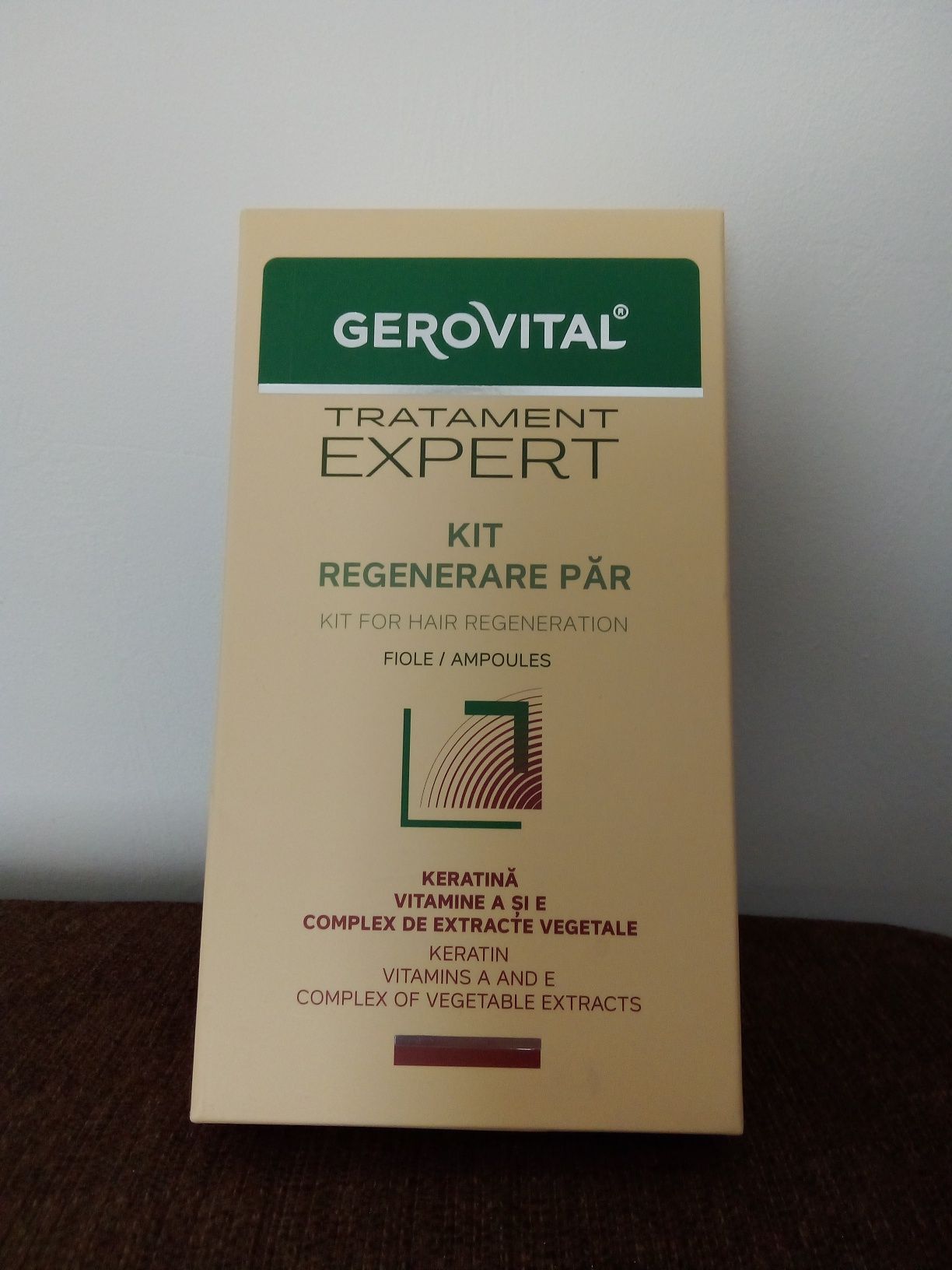 Tratament fiole Gerovital - Kit regenerare par, 10 x 5 ml + 10 x 5 ml