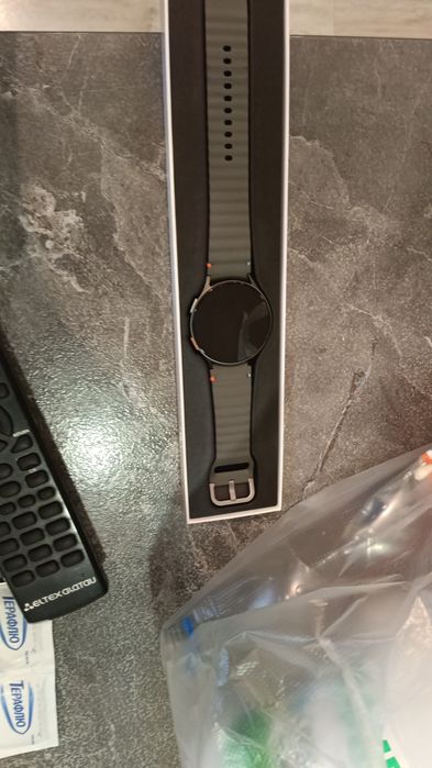 Продам часы , диваны, телевизор,кровать ,алиса недорого цены звоните