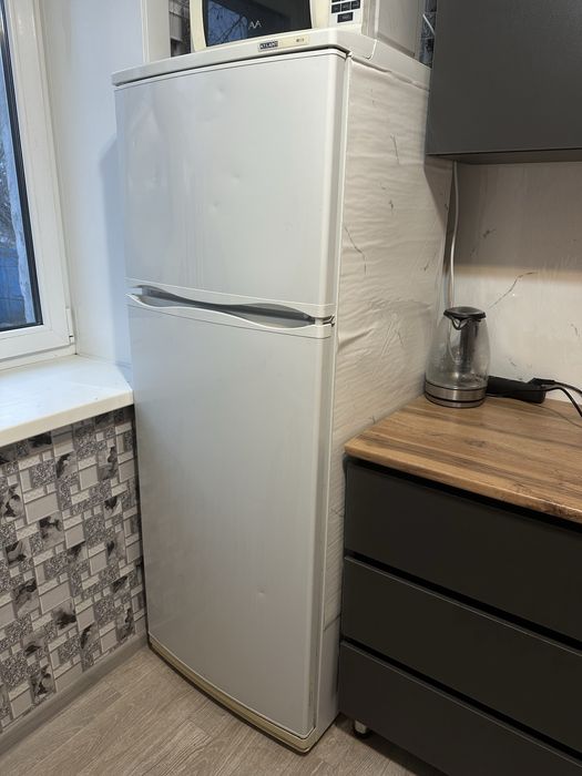 Холодильник белый