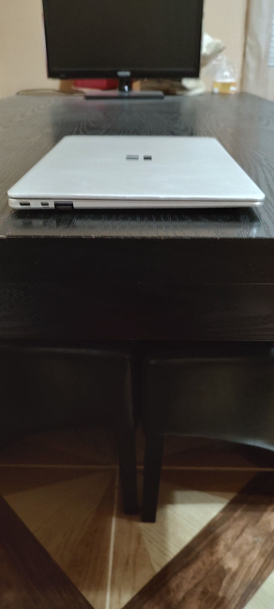 Laptop Trekstor slim carcasă de aluminiu.