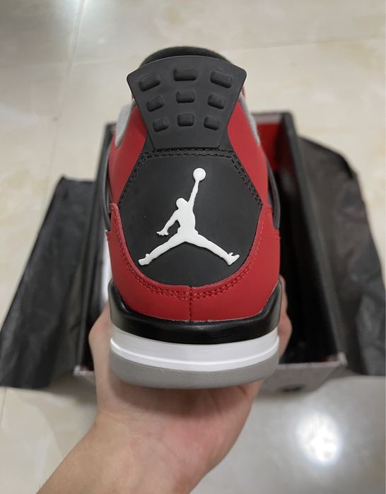 Air Jordan 4 Retro Toro Bravo