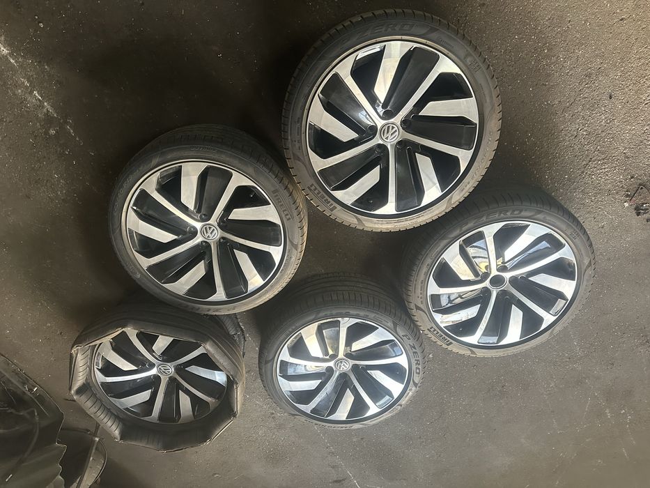 Set 5 Roti VW Arteon Passat R19 Montevideo Jante originale cu Pirelli