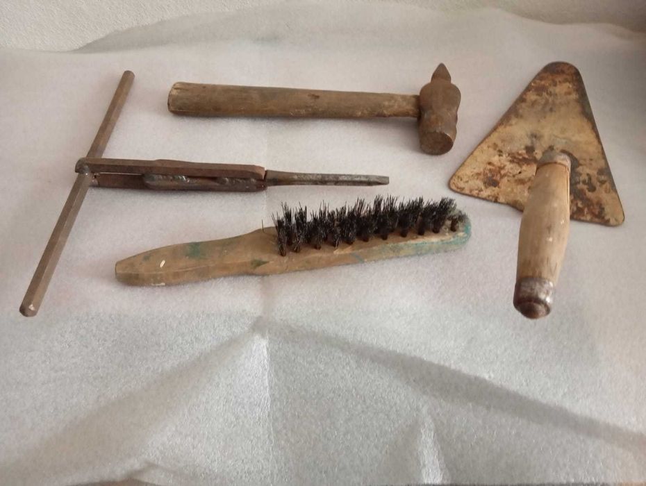 Равнило, молоток,  мастерки строительные, отвертка