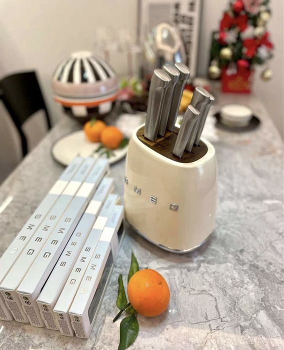 Набор ножей SMEG с подставкой