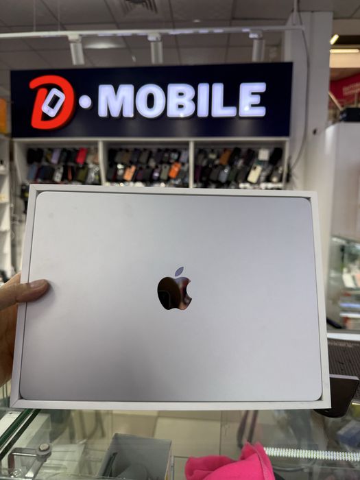 Macbook Air with Apple M3 chip, 8/256gb