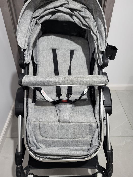 Vând cărucior de bebe 2in1