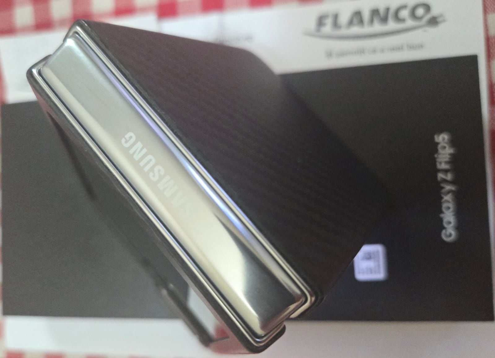 Vând Samsung Z Flip5, 512gb cu factura si garanție!