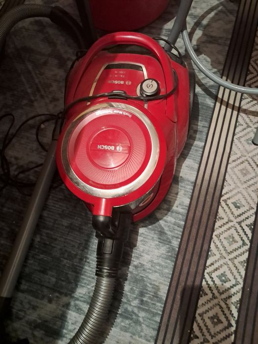 Продам пылесос марка  ВOSCH  в хорошем состояний.