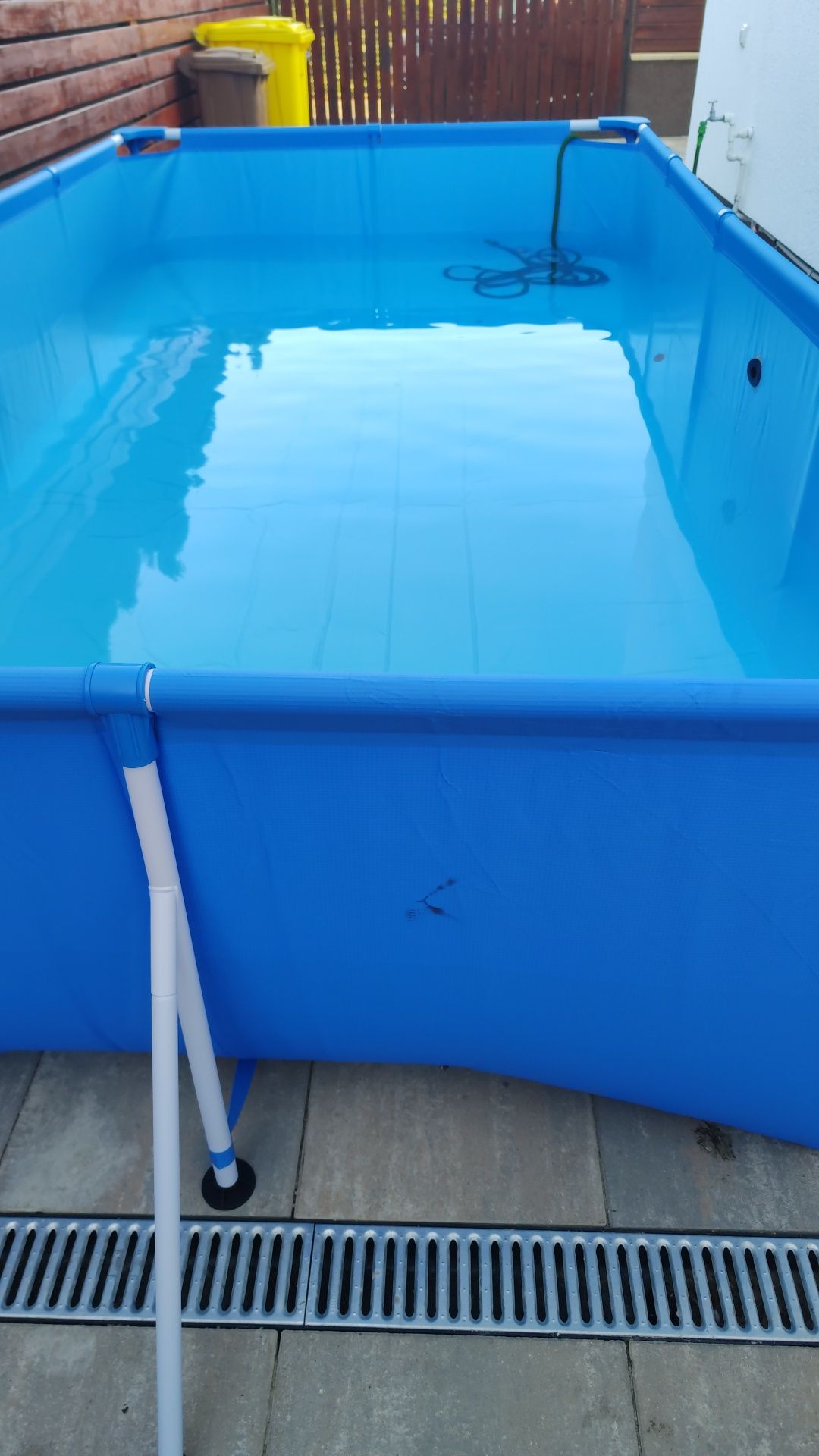 Vând piscina cadru metalic 4*2.1* 1