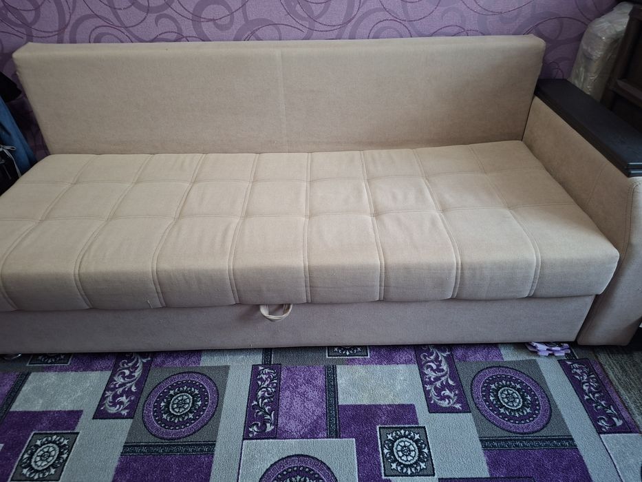 Продам диван разкладывется книжкой.