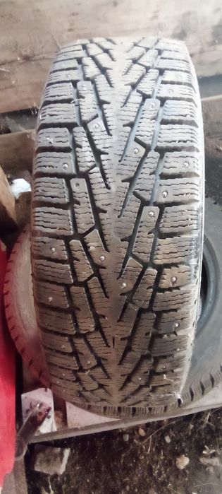Продам зимнюю резину 215/55 R16
