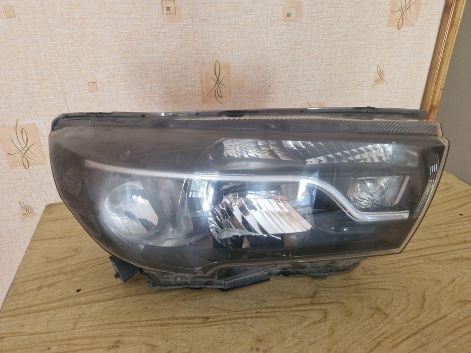 Веста правая фара 1 штук