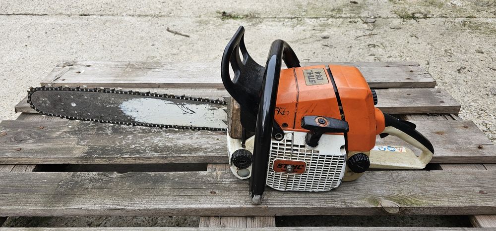 Професионална резачка Stihl 044