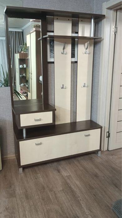 Продам прихожку. 1,2 м на 1,9 м