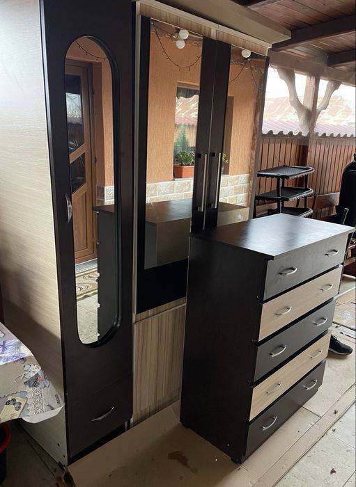 Vând mobilă dormitor