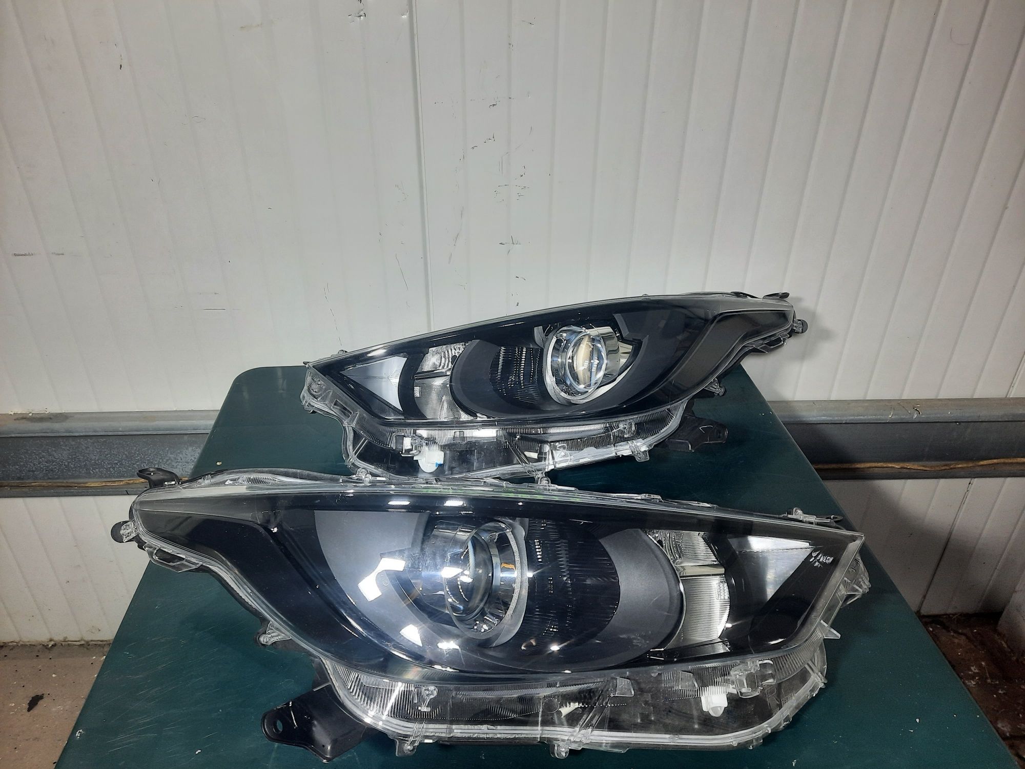 Faruri far stanga dreapta toyota yaris / mazda 2 / 2019 2020 2021 2022