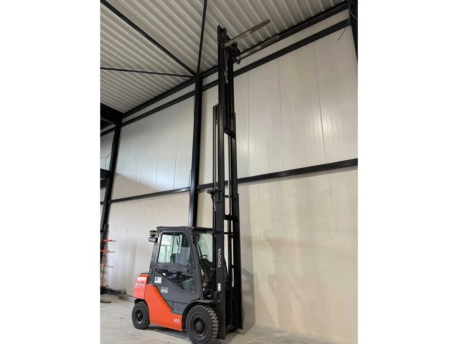 Toyota tonero 25 Toyota Tonero 25 – Stivuitor 2.5t, Triplex 6.5m, Ca Nou, 150 ore