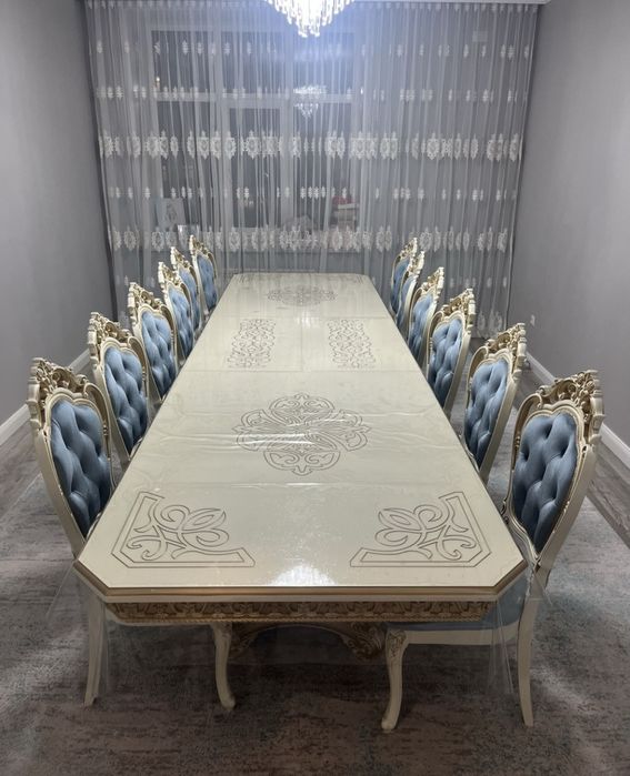 Стол и 12 стульев идеальное состояние