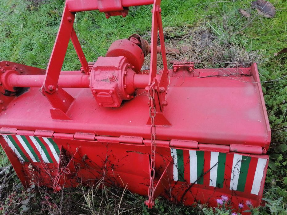 Продавам трактор DT 20  5500лв и инвентар  и ремарке самосвал