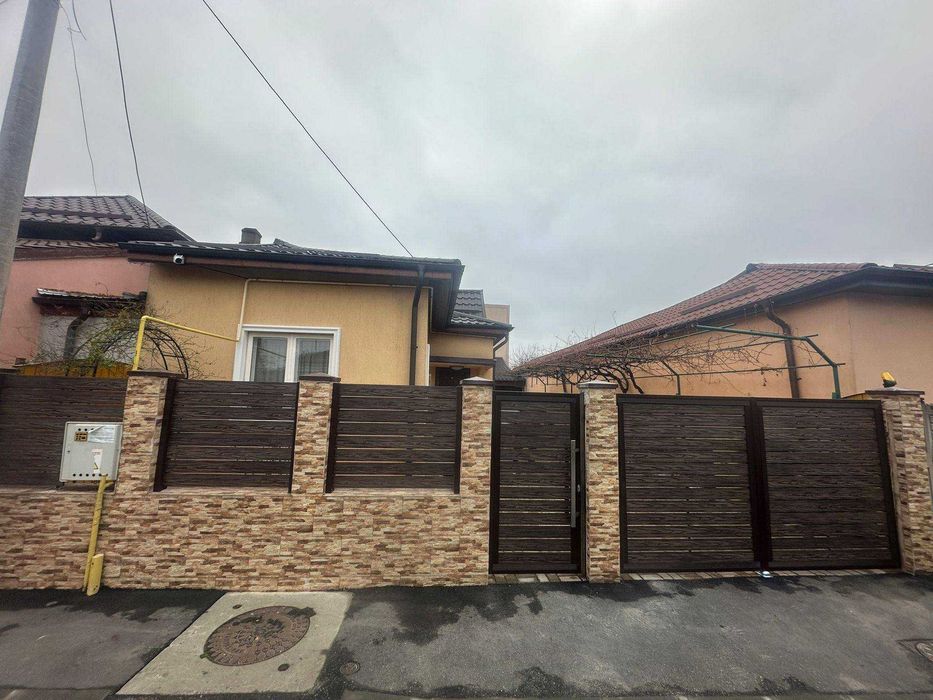 Garduri și porți din WPC pe structură metalică – fabricat în România