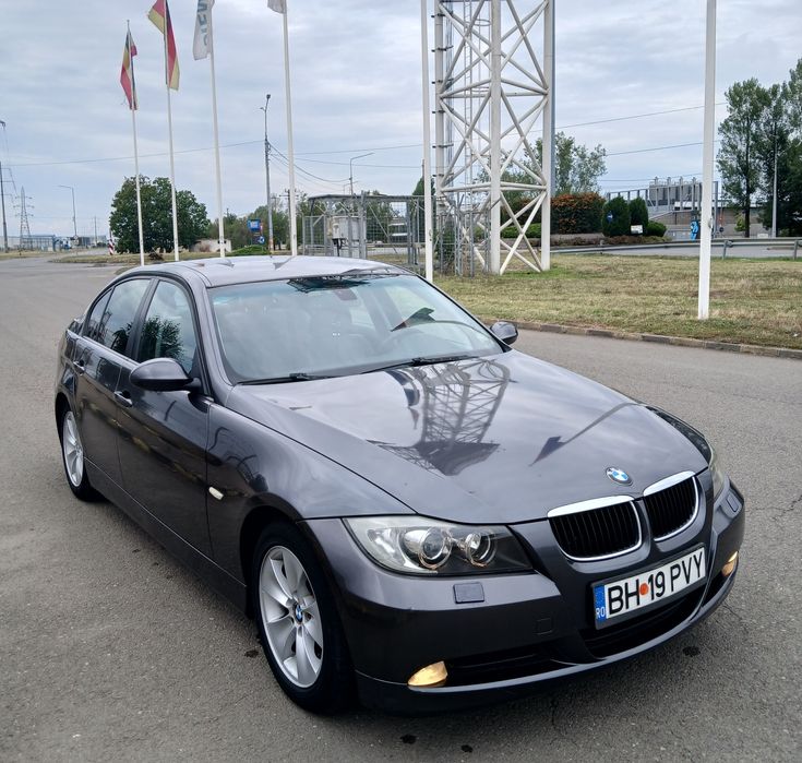 BMW 320 150 cp Sportline. Interior piele & textil. Bixenon angel eyes.