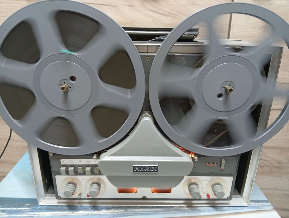 Magnetofon Revox G 36 pe lampi de la Studer