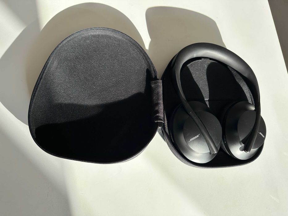 Casti marca Bose, model NC700 (noise cancelling)