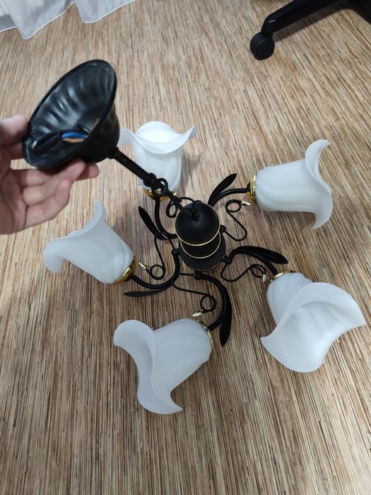 Люстра б/у . Пятирожковая