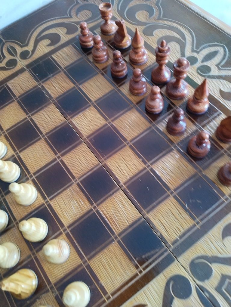 Продам нарды шахматы деревянные.