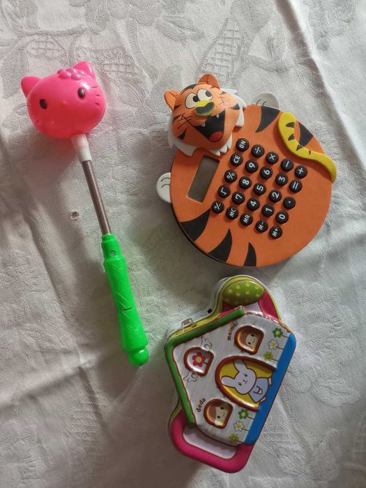 Касичка и светеща играчка -  4 лв