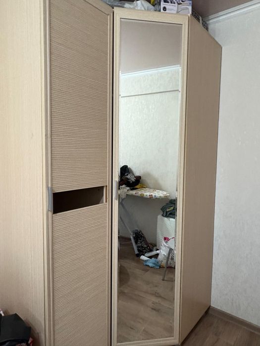 Продается шкаф и стол