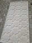 Covor crem ,calitate buna,2m lungime cu 1m latime