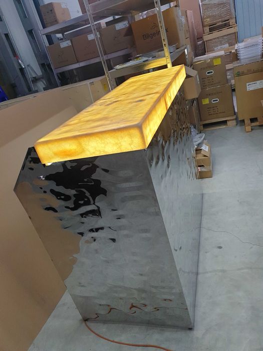 Бар плот  с Оникс и неръждаема декоративна стомана