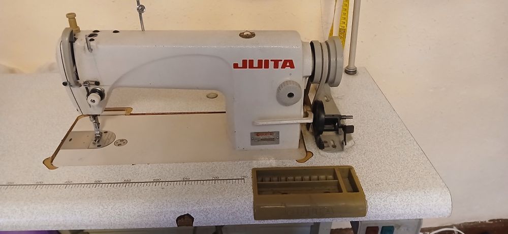 Tikuv moshinalari sotiladi.JUITA VA ZOJE holati yahshi ishlab turgan m