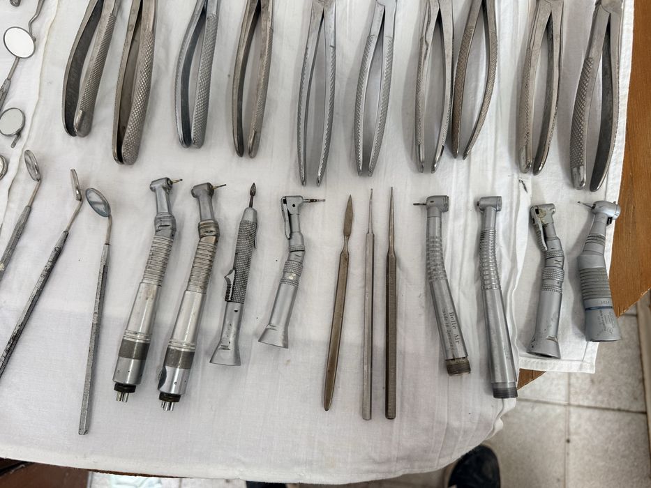 Стоматологичен стол и оборудване.