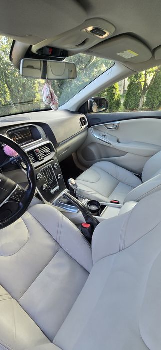 VOLVO V40 D2 - din 2014,  1,6 diesel - EXTRA FULL OPTIONS