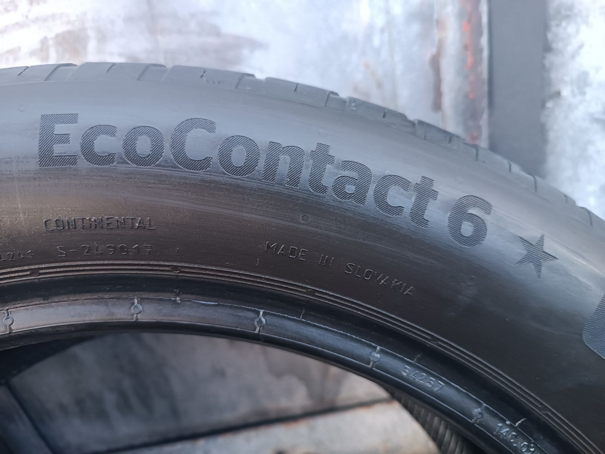 225/50/17 Continental