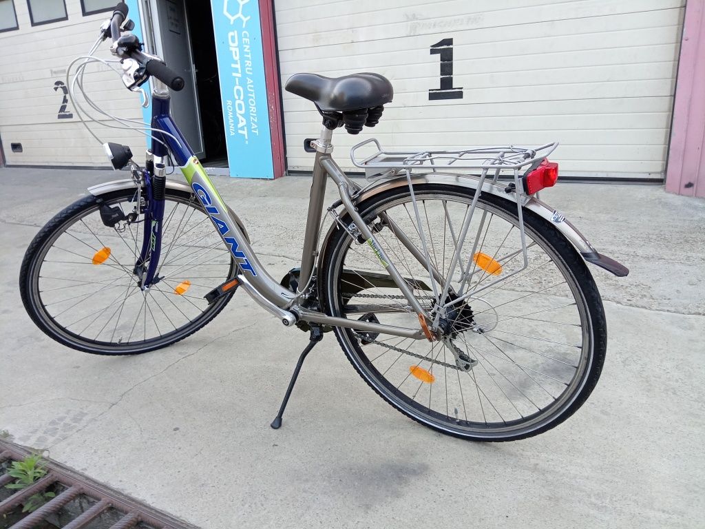 Vând bicicleta din aluminiu pentru damă