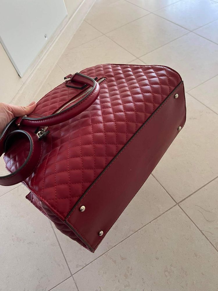 Нова чанта GUESS