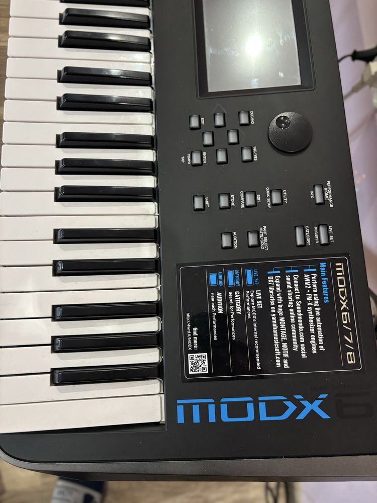 Yamaha modx6 като нов много запазен