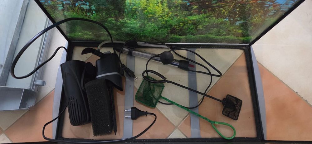 Acvariu 60l cu accesorii