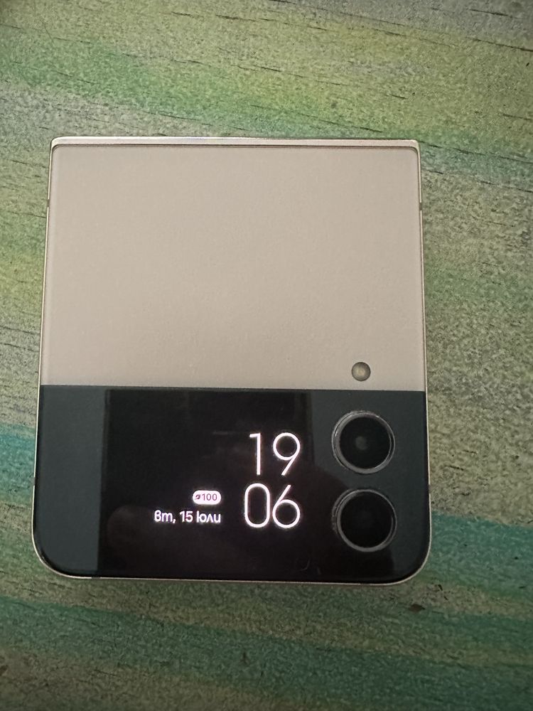 Samsung flip 4  128гб кото нов