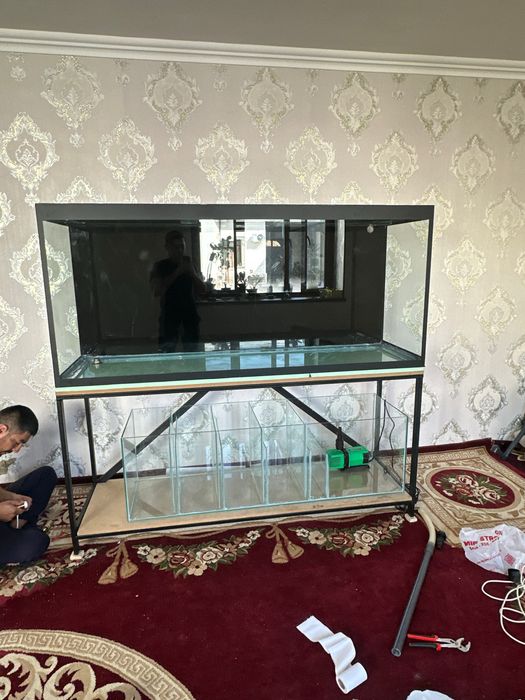 Akvarium 1 tonnalik tagida sampoviy sistemasi bilan