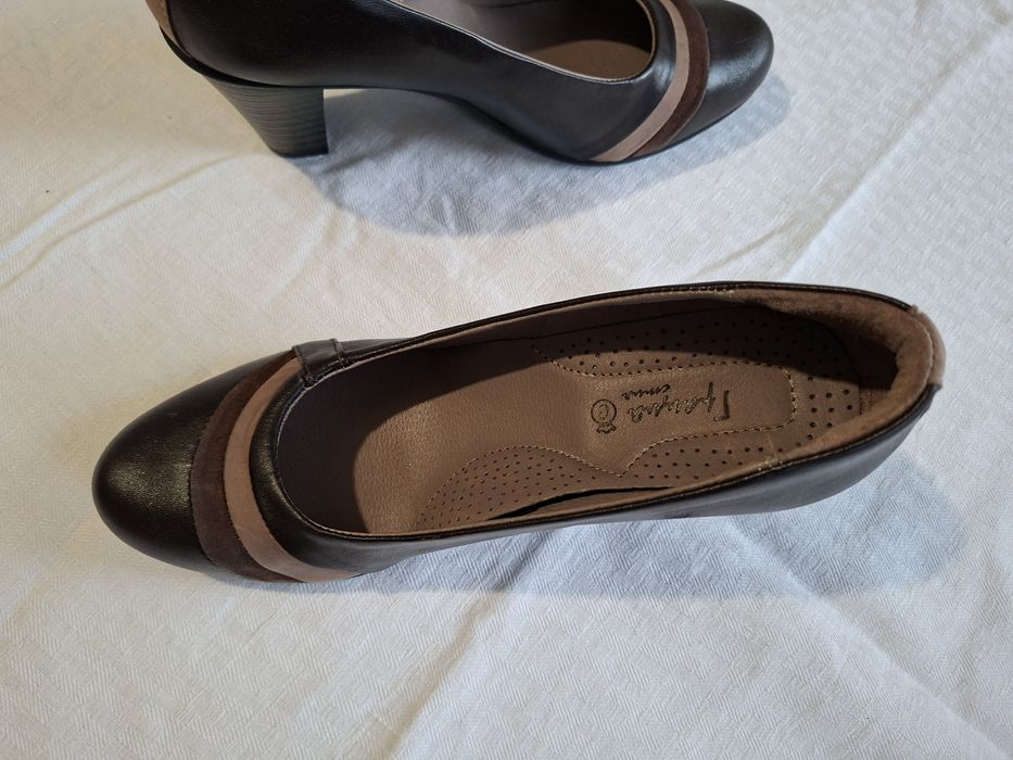 Дамски обувки от естествена кожа.