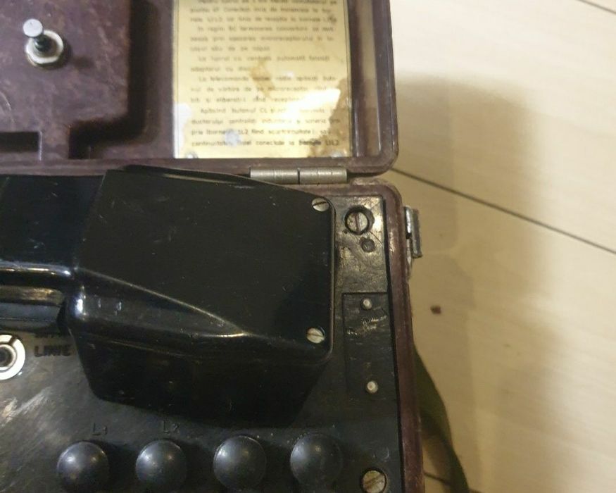 Telefon militar armata romana F 1603 
Cel din poze 
L