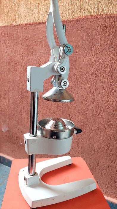 Vând storcător de citrice