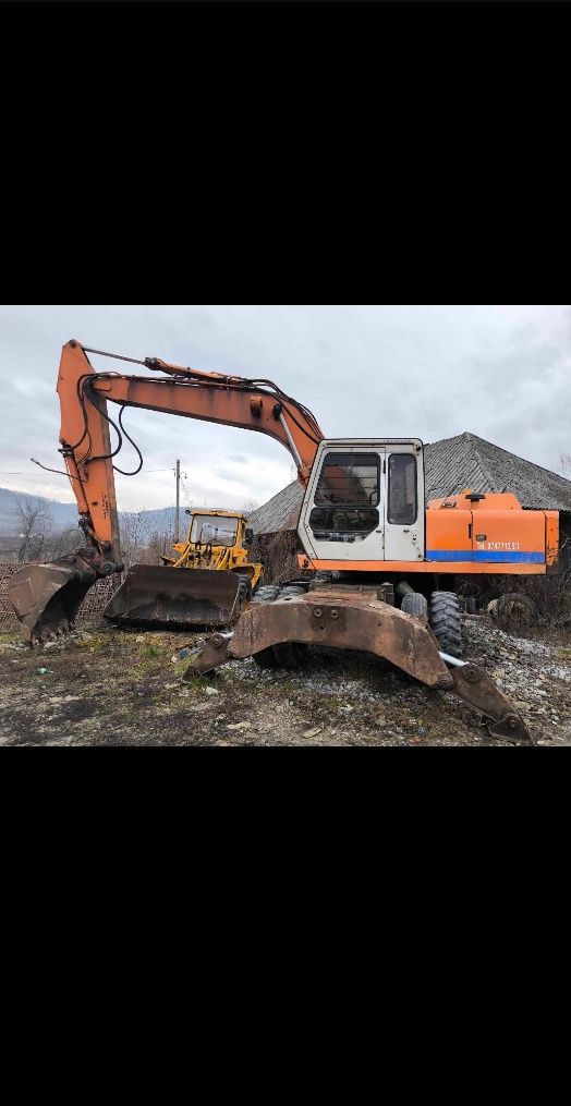 Excavator kubota  Autoutilitară Man  încărcător Hanomag picon 850kg