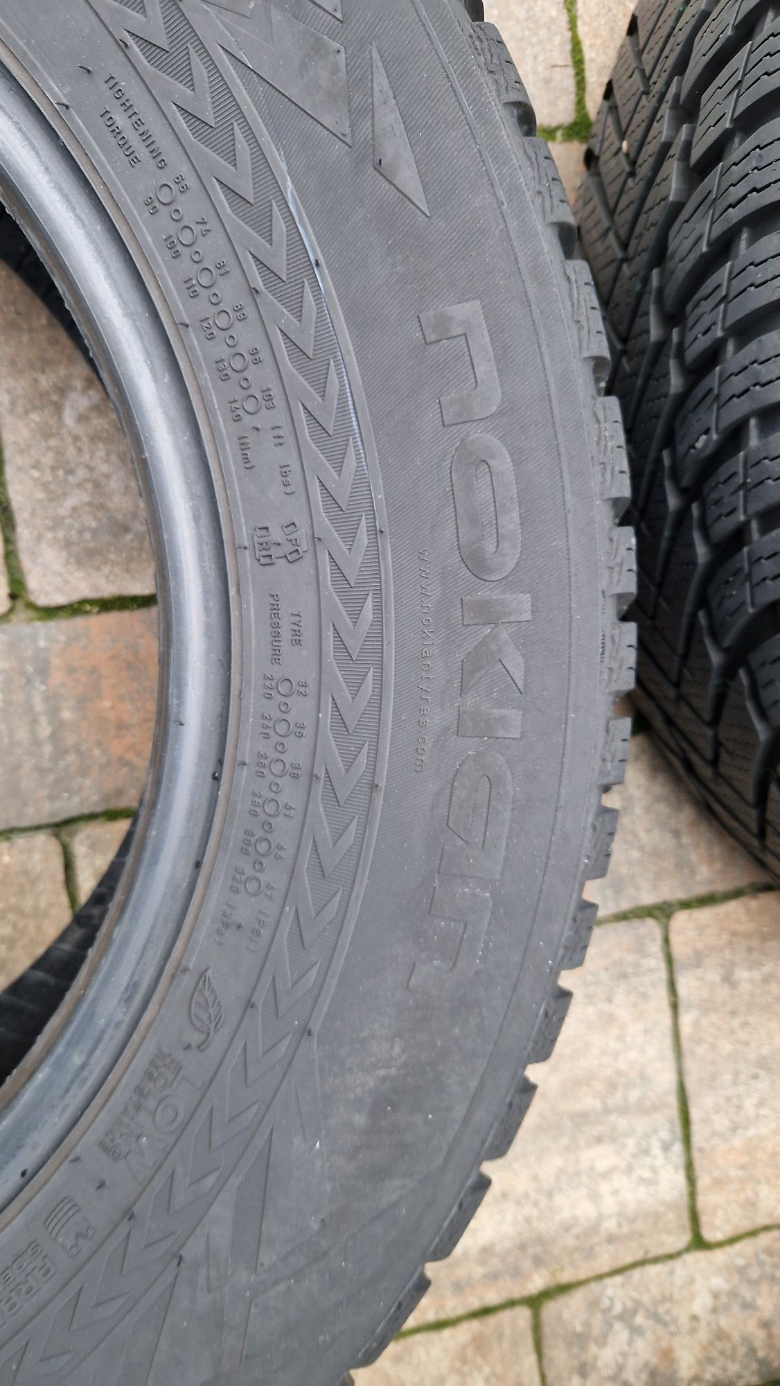 Anvelope iarna 215 70 R 16 nokian